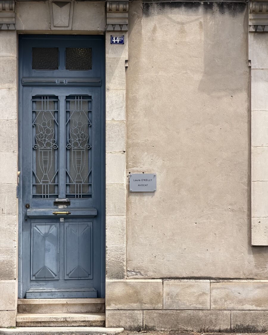 Entrée du cabinet d'avocat de Maître Laure O'Kelly, 44 bis boulevard Carnot à Agen